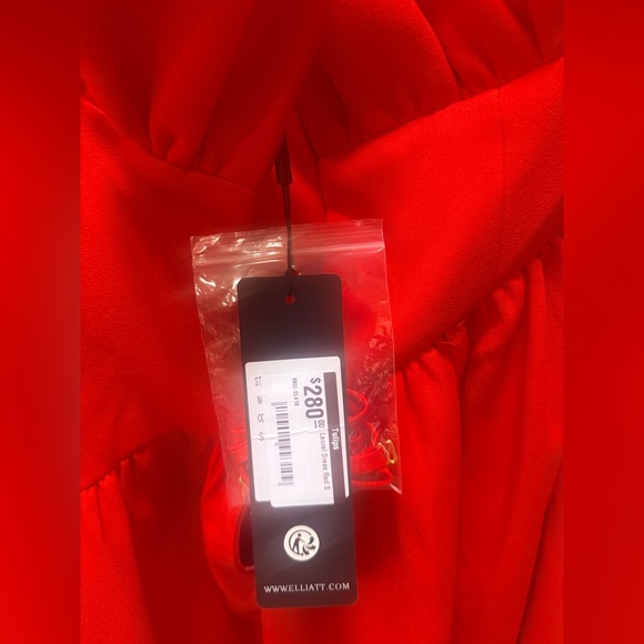 Elliatt Laurel Strapless Maxi Dress In Red Size S NWT Flaw Noted!!!! - Picture 8 of 9